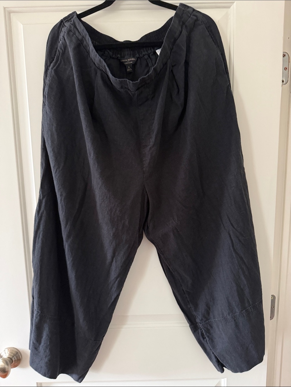 Banana Republic Women’s Black Linen Cropped Pants